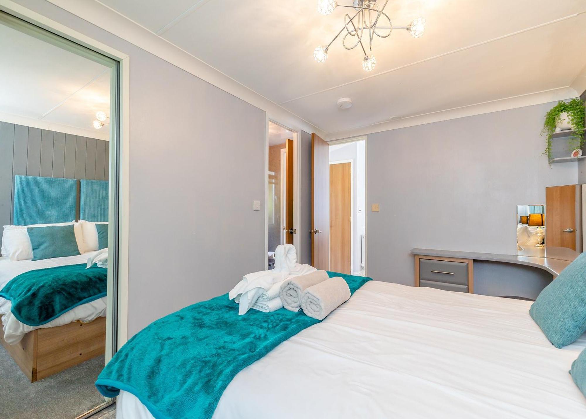 Longnor Wood Holiday Park Екстериор снимка