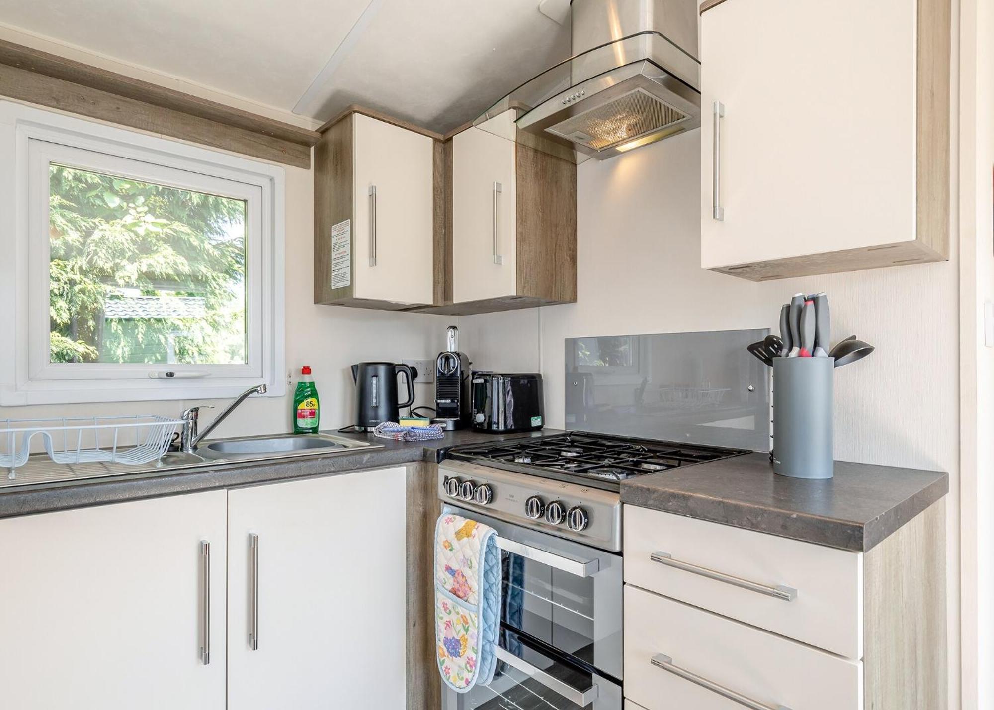 Longnor Wood Holiday Park Екстериор снимка