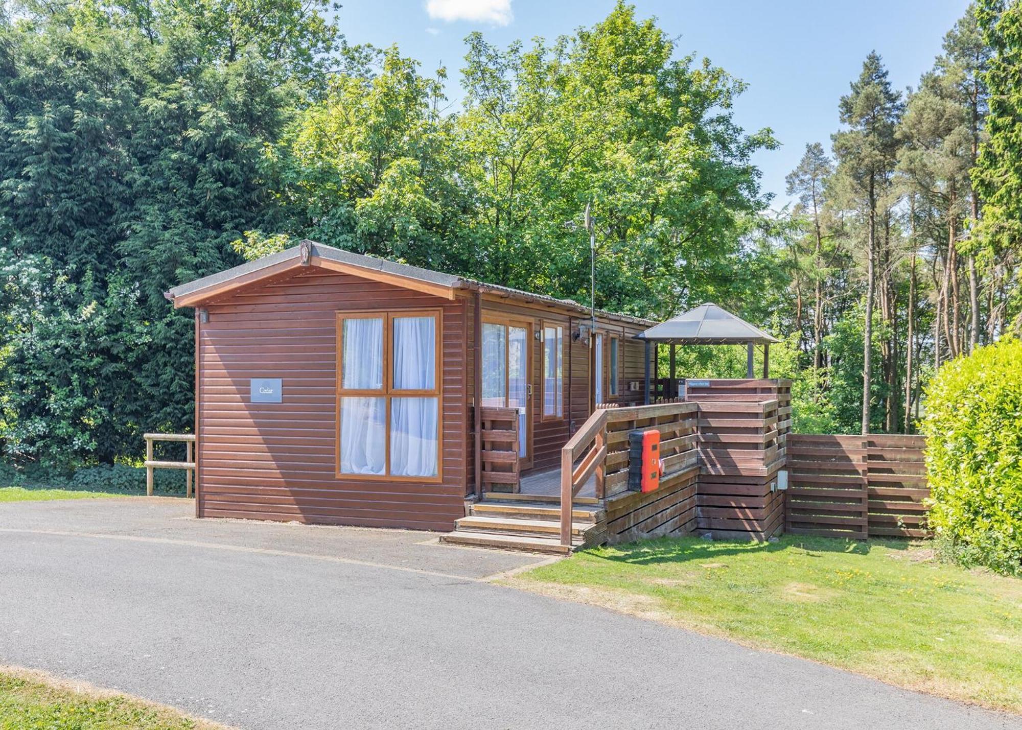 Longnor Wood Holiday Park Екстериор снимка