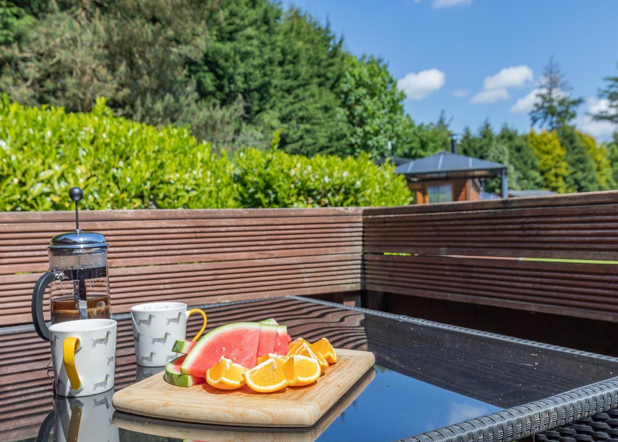 Longnor Wood Holiday Park Екстериор снимка