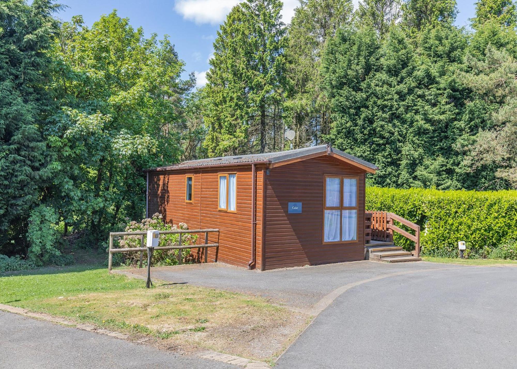 Longnor Wood Holiday Park Екстериор снимка