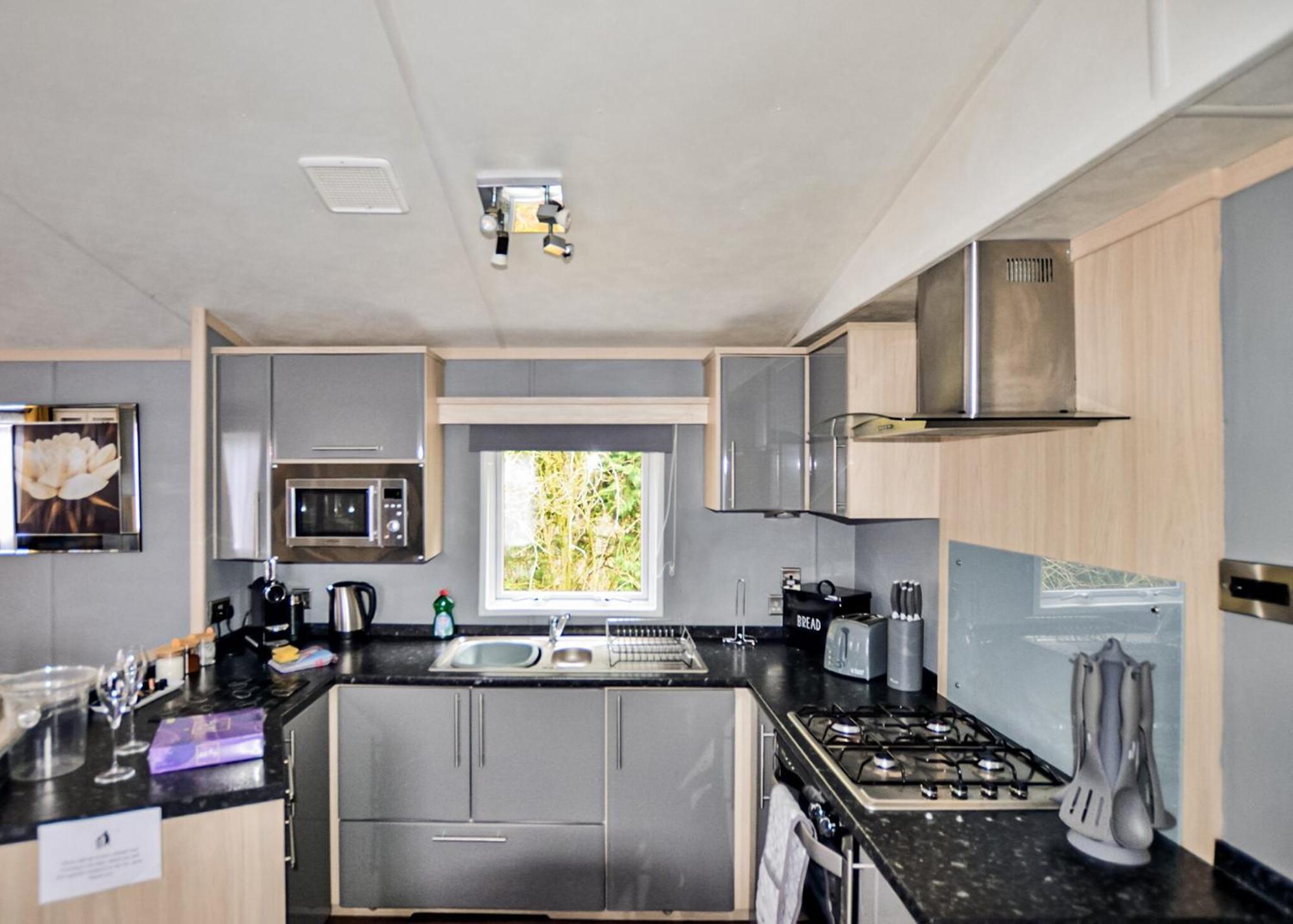 Longnor Wood Holiday Park Екстериор снимка