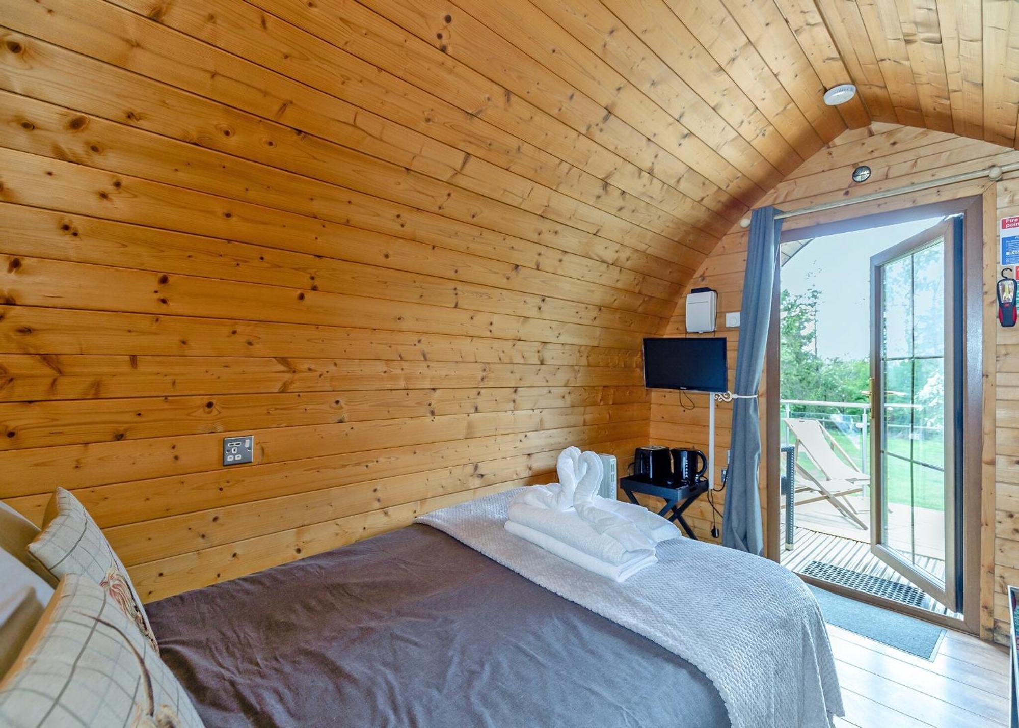 Longnor Wood Holiday Park Екстериор снимка