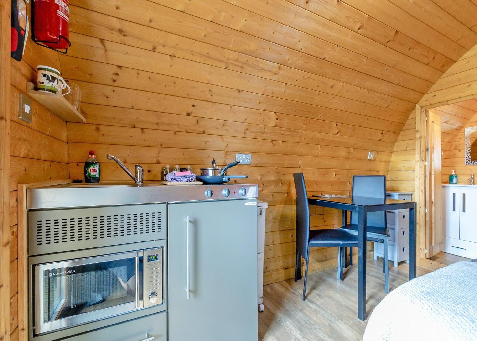 Longnor Wood Holiday Park Екстериор снимка