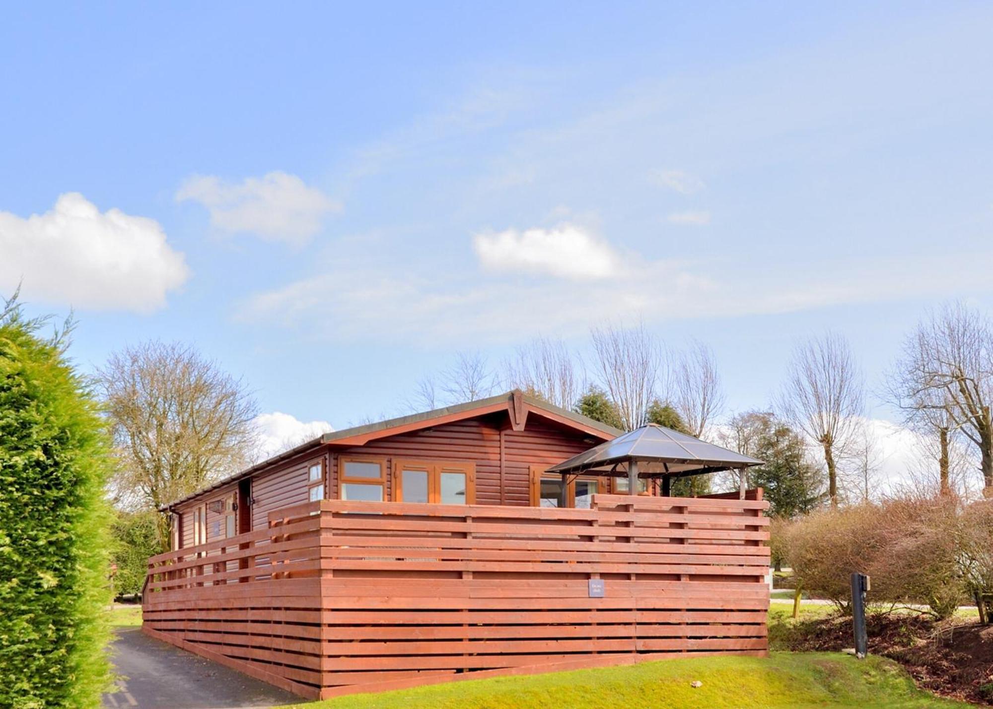 Longnor Wood Holiday Park Екстериор снимка