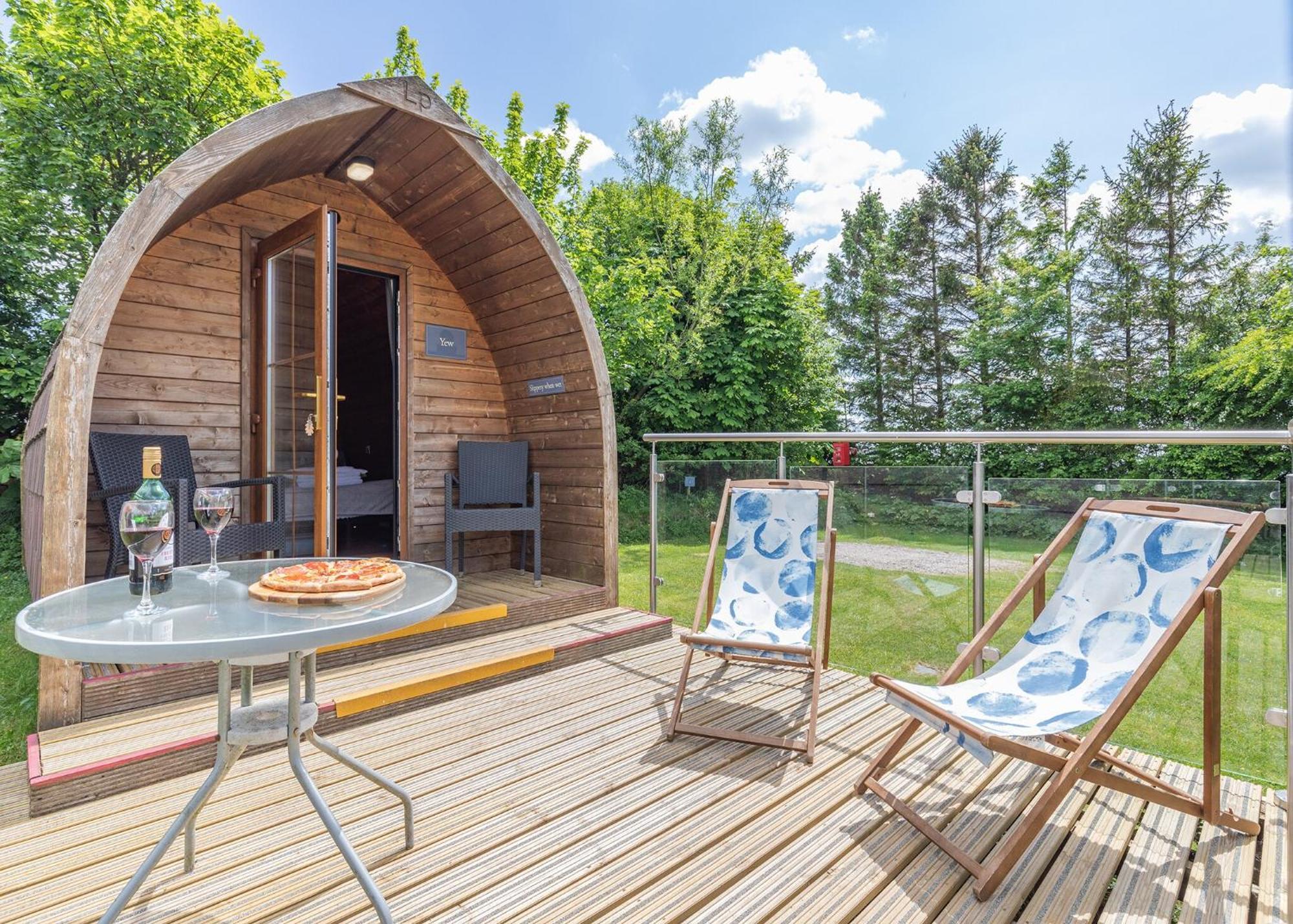 Longnor Wood Holiday Park Екстериор снимка