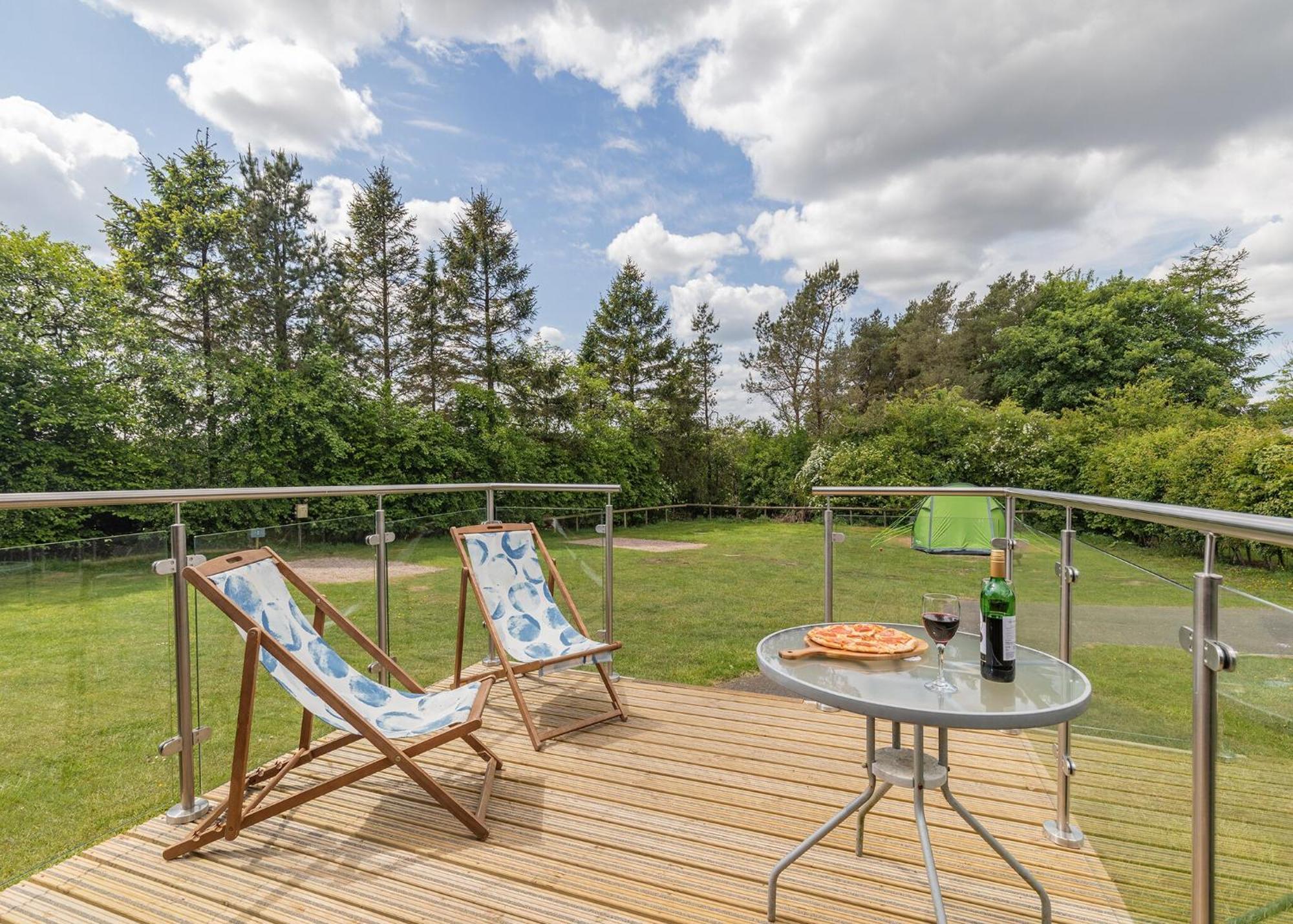 Longnor Wood Holiday Park Екстериор снимка