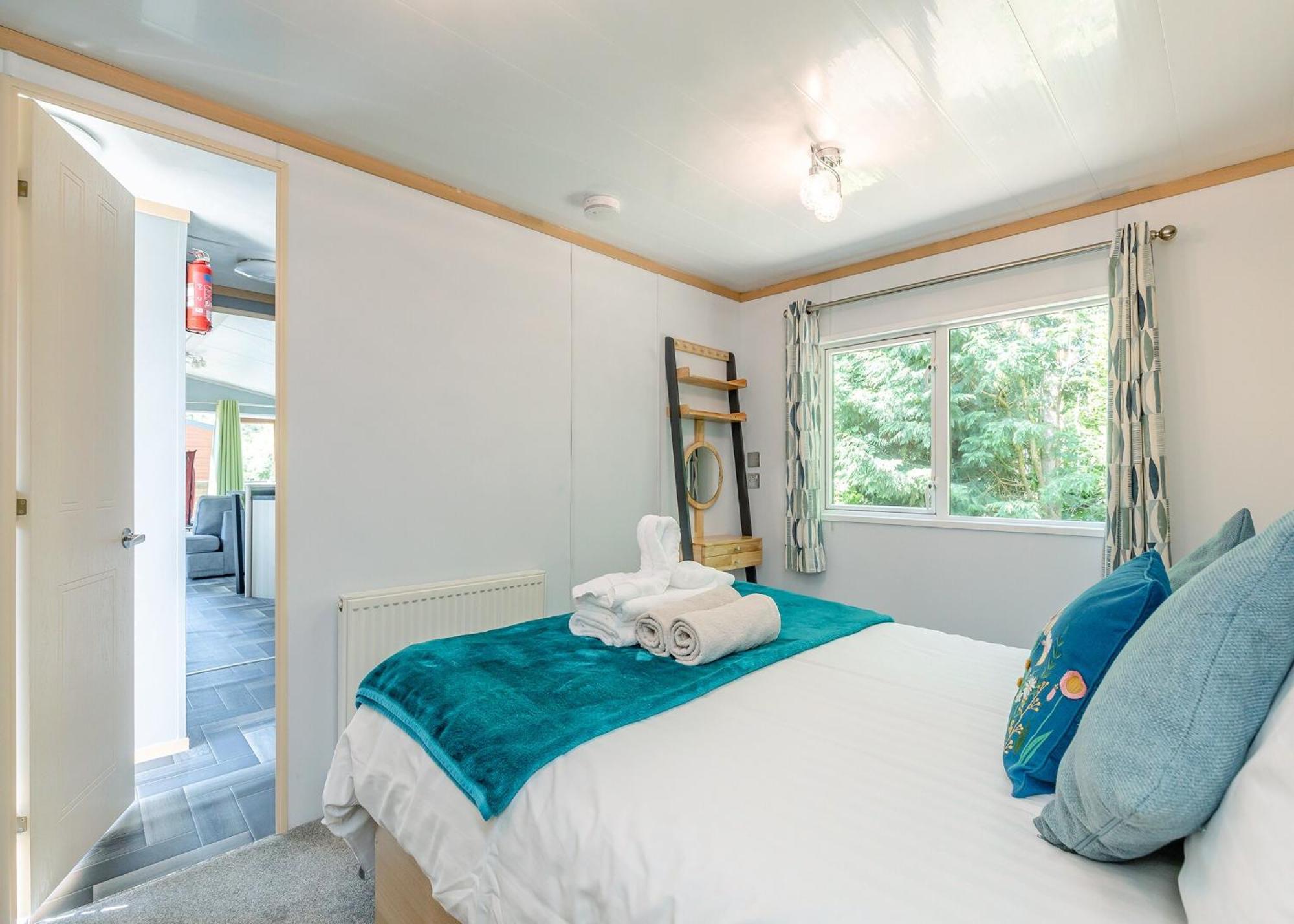 Longnor Wood Holiday Park Екстериор снимка