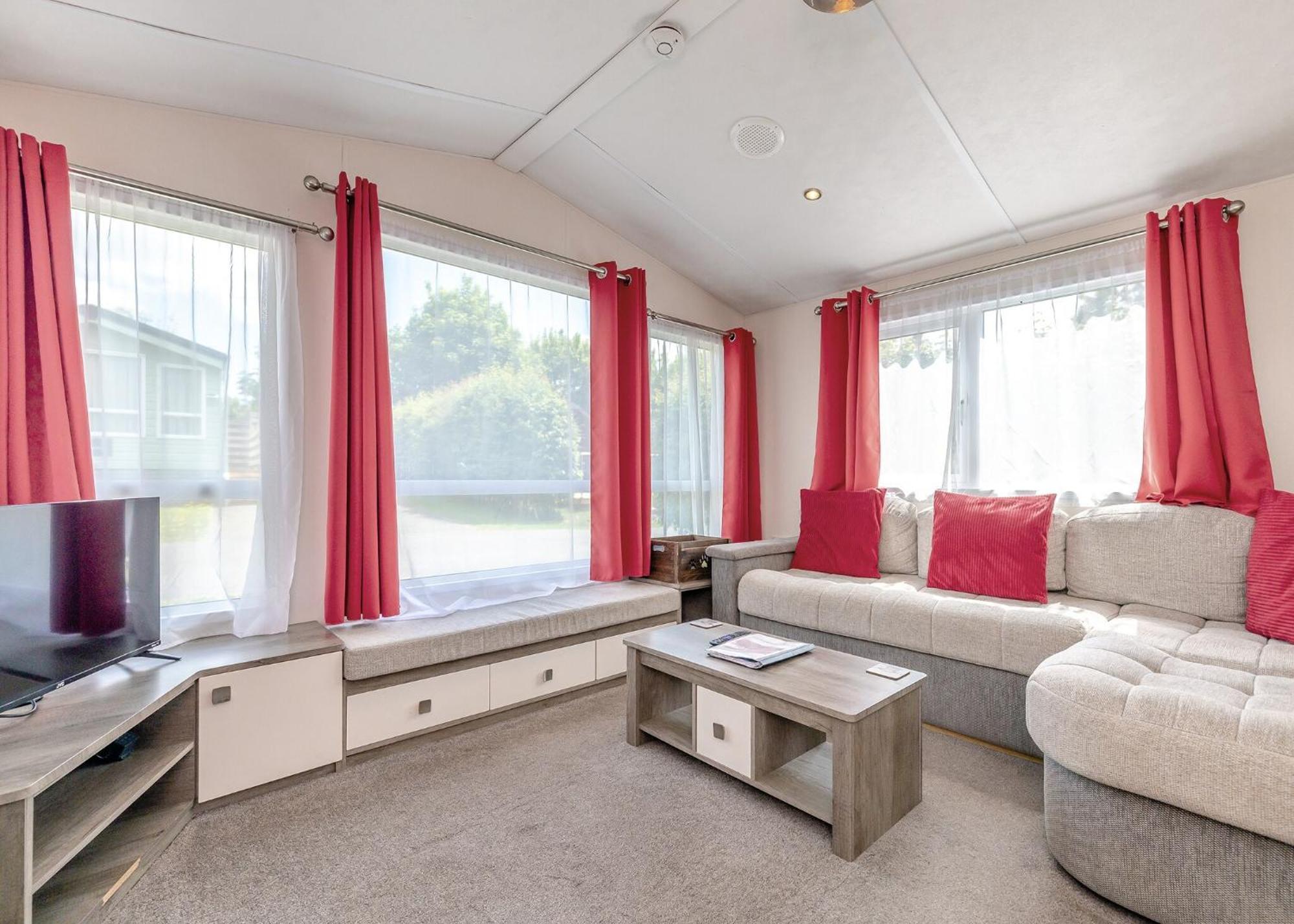 Longnor Wood Holiday Park Екстериор снимка