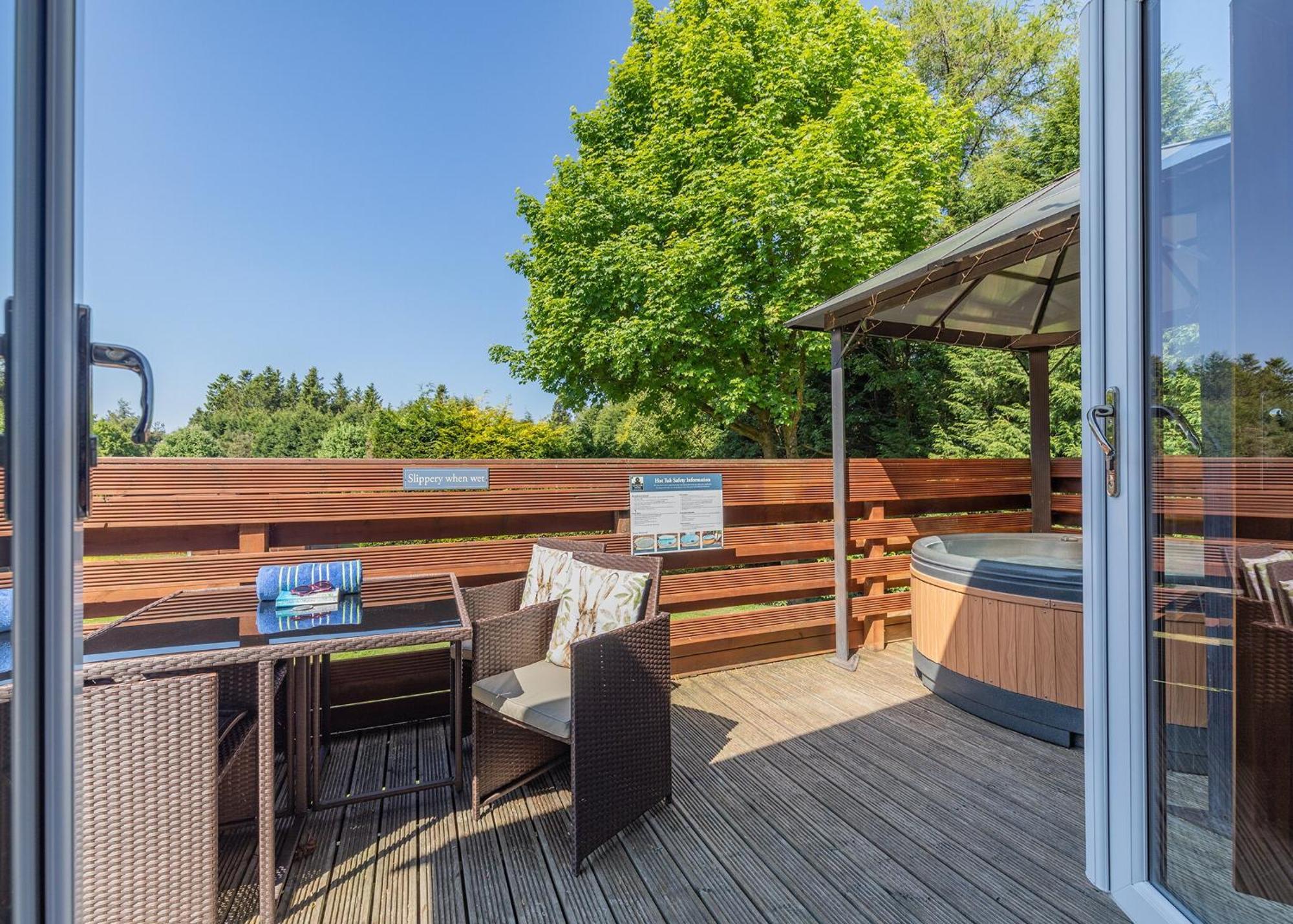 Longnor Wood Holiday Park Екстериор снимка