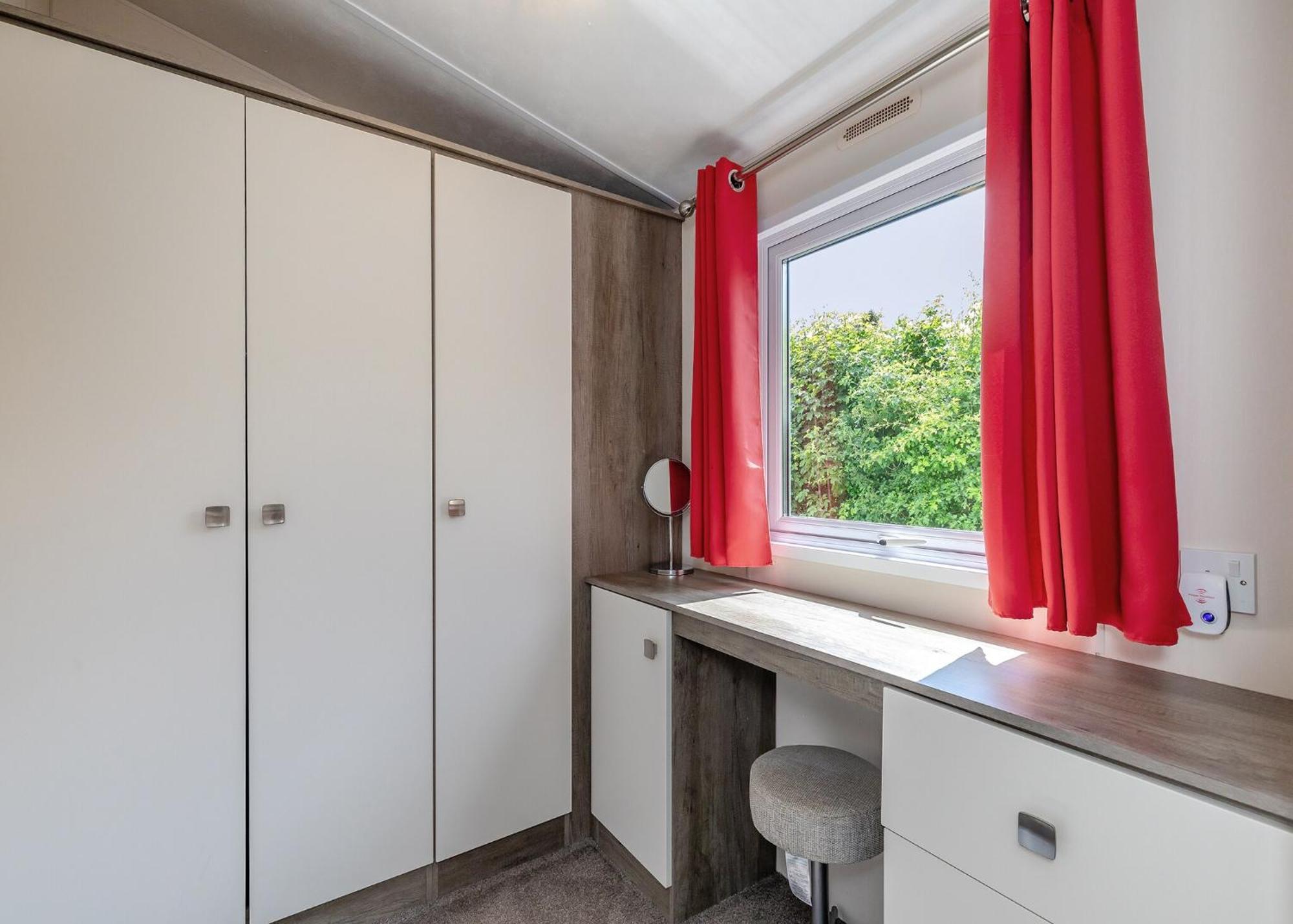Longnor Wood Holiday Park Екстериор снимка