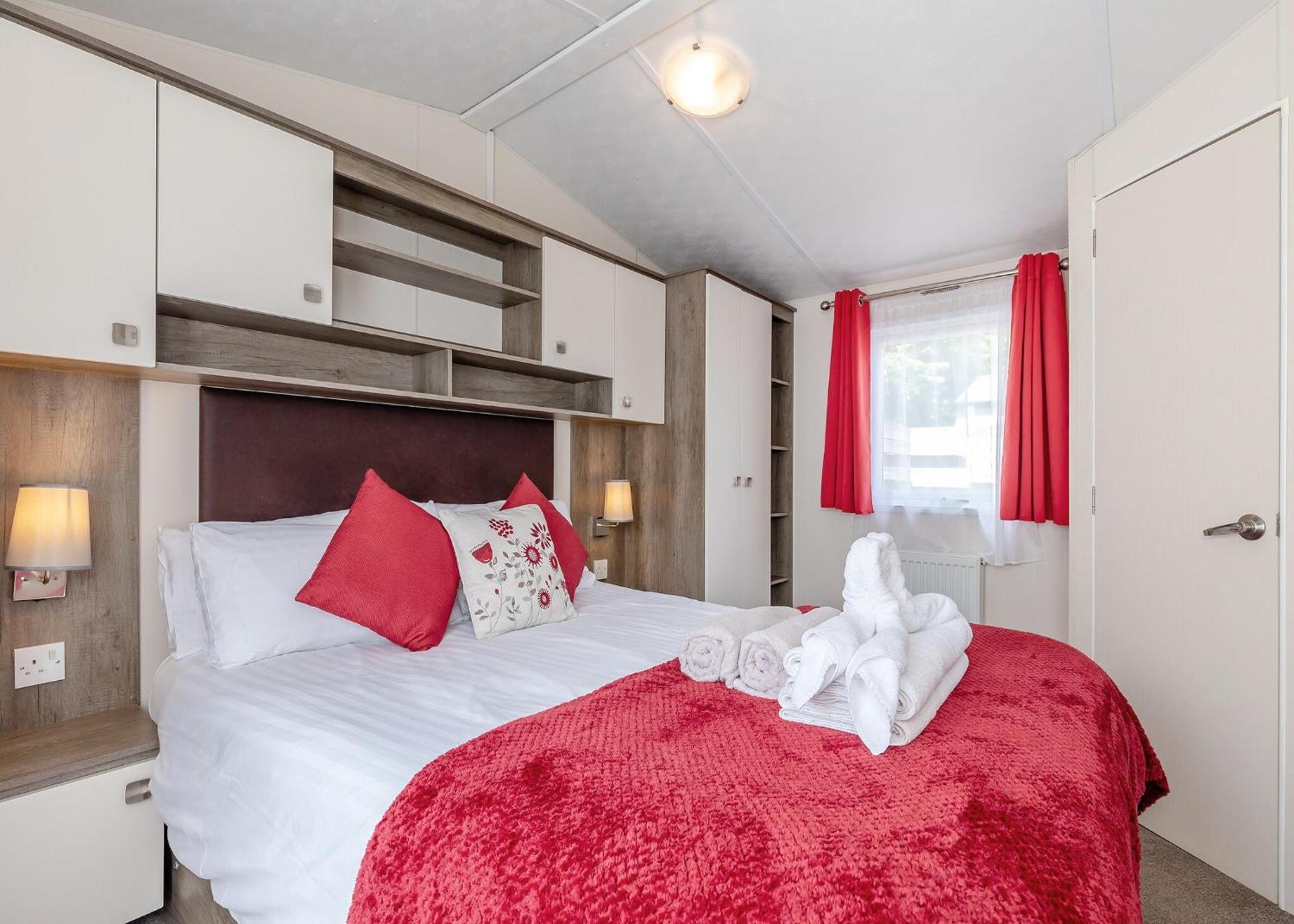 Longnor Wood Holiday Park Екстериор снимка