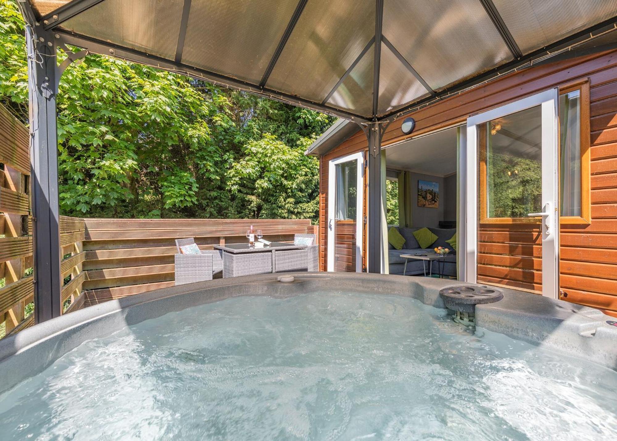 Longnor Wood Holiday Park Екстериор снимка
