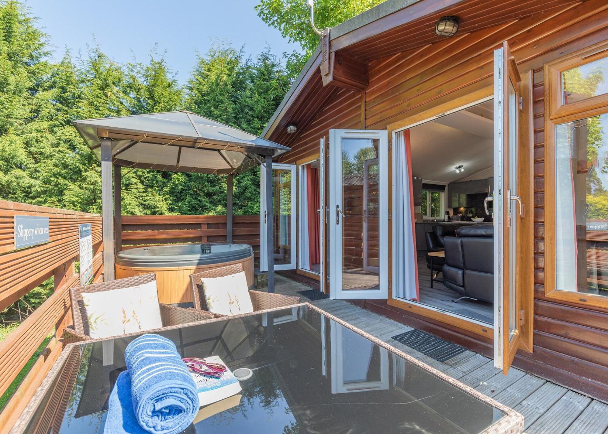 Longnor Wood Holiday Park Екстериор снимка