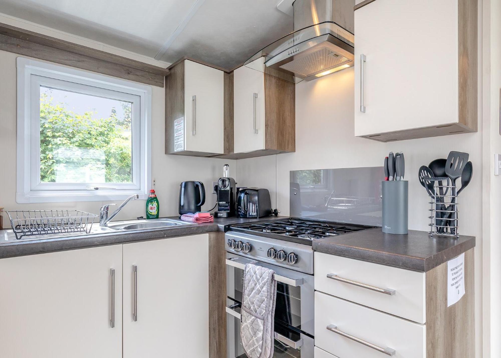 Longnor Wood Holiday Park Екстериор снимка
