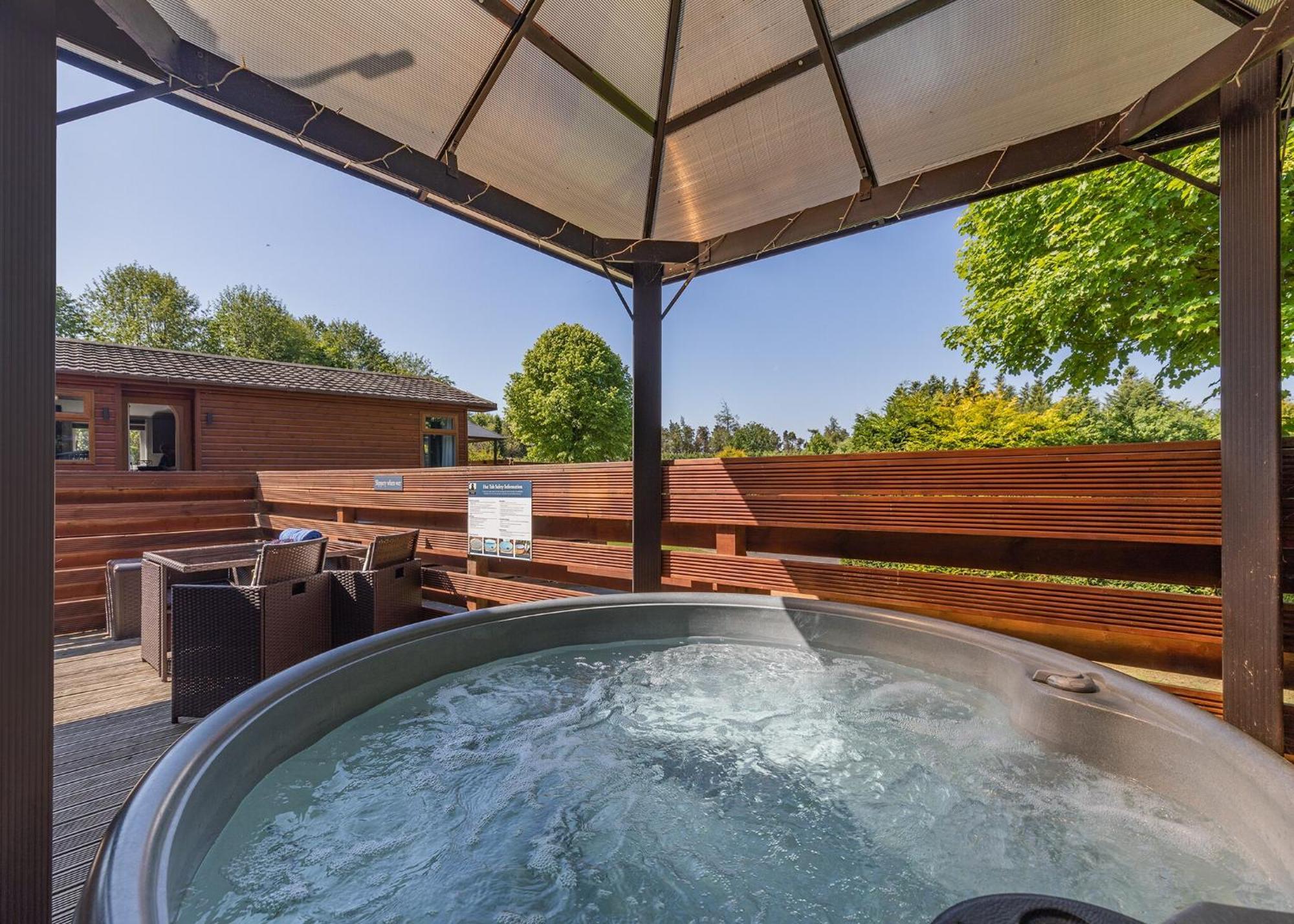 Longnor Wood Holiday Park Екстериор снимка
