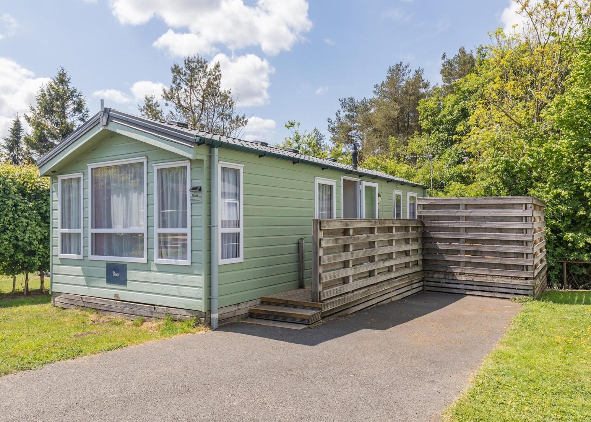 Longnor Wood Holiday Park Екстериор снимка